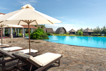 Hotels & Resorts